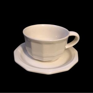 Pfaltzgraff HERITAGE WHITE Coffee Mugs Tea Cups and Saucers / Set of 7 / Vintage